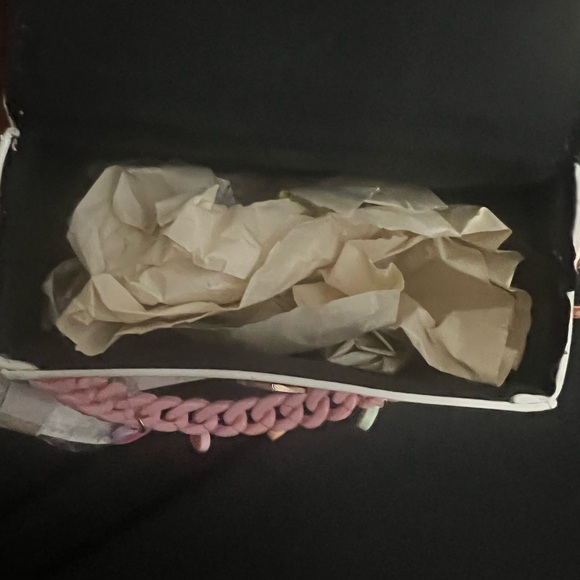 BNWT Sweetheart Vegan White and Pink Shoulder Bag - Picture 6 of 9
